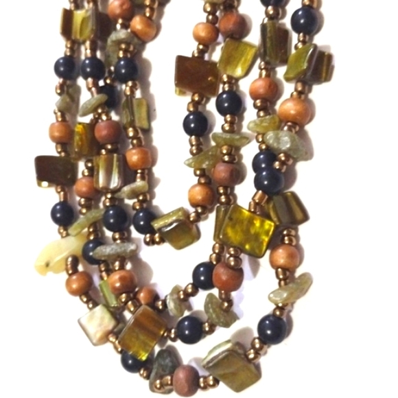 VINTAGE MULTI-COLORED MULTI-STRAND SHELL & STONE CHIPS BEADED 19-22" NECKLACE - Picture 2 of 9